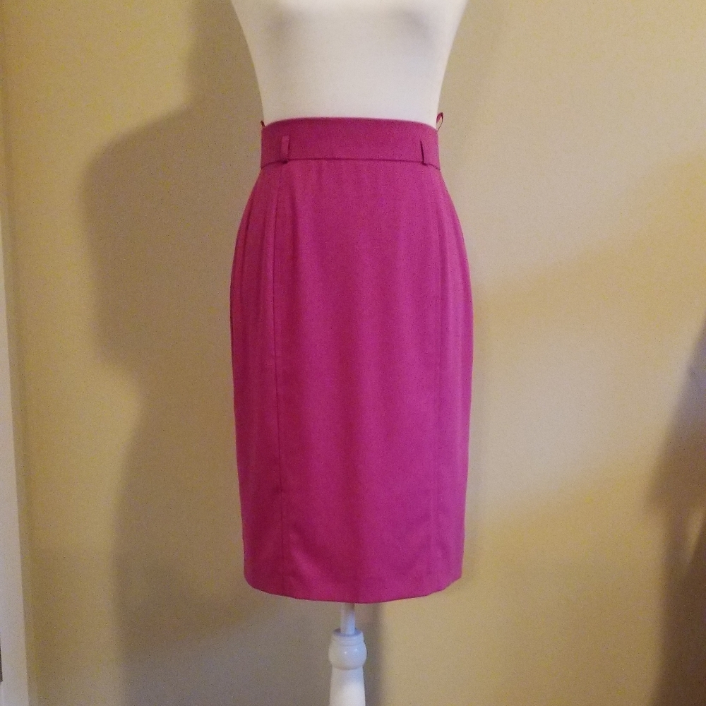 Hot pink pencil skirt by Laurèl, made in Germany, Size 2-4